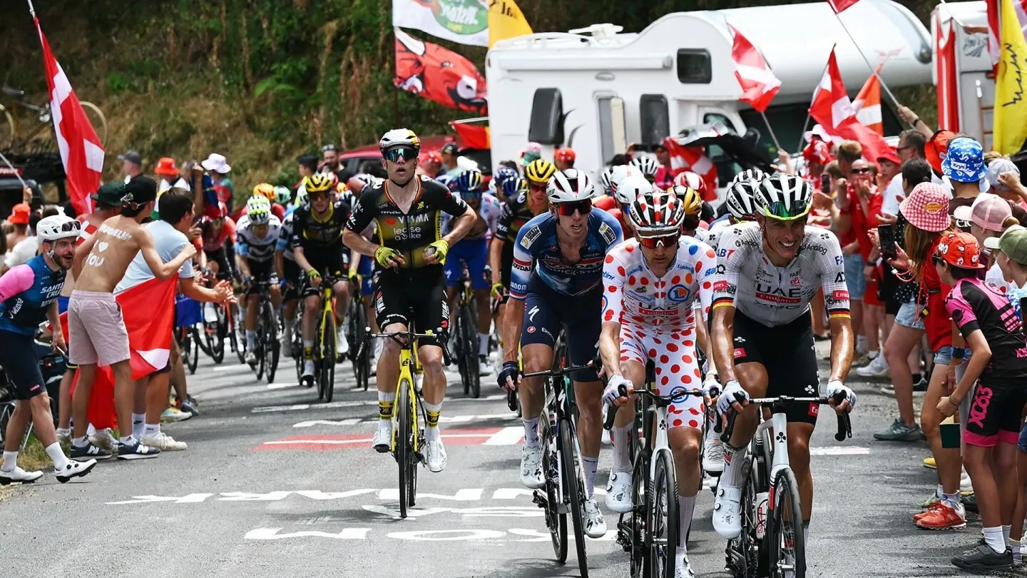 Yates Menangi Etape Pegunungan Pertama Tour de France, Healy Rebut Kaos Kuning dari Pogačar